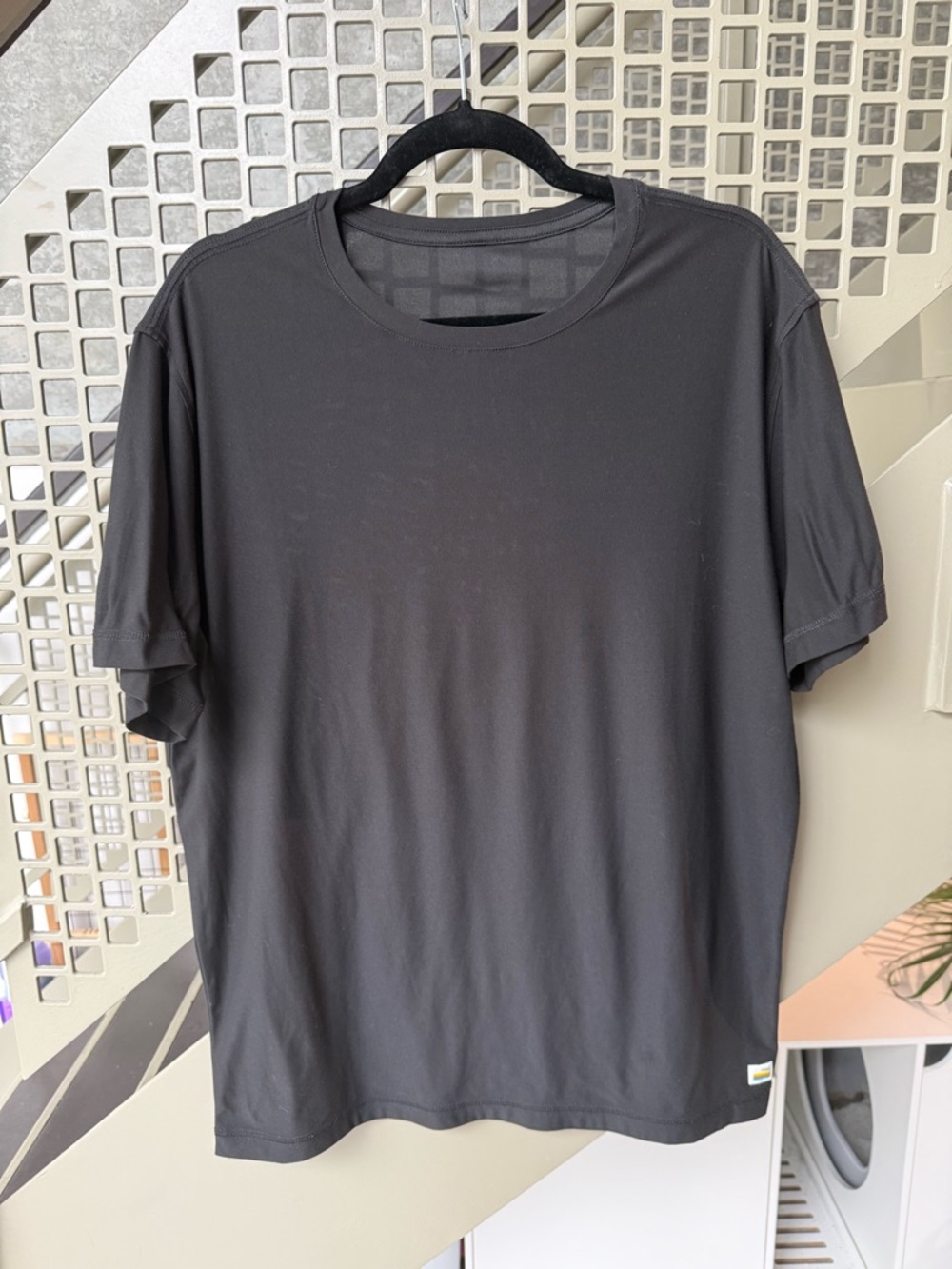 Vuori Men's Short Sleeve Tshirt - Large
